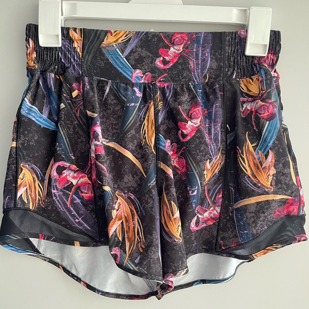 Lululemon HR Hotty Hots - Sz 6